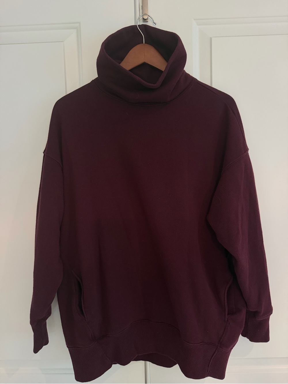 Aerie Sunday Oversized Turtleneck Sweatshirt; Maroon, Size Small